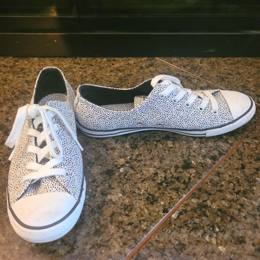 Speckled low top Converse sneakers. women's size 7.5
